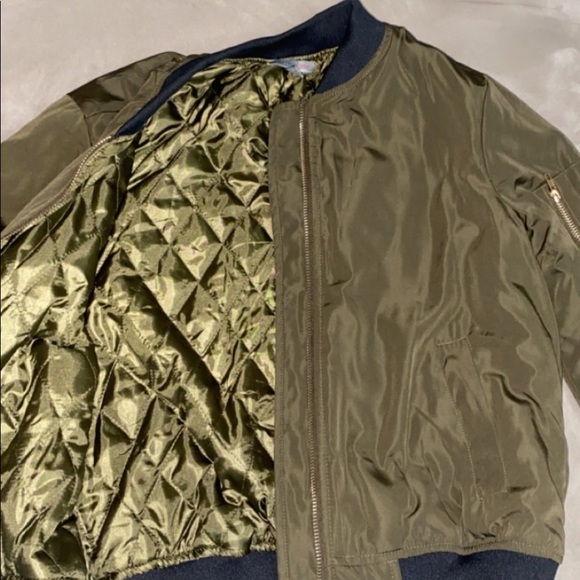 green bomber jacket - Picture 2 of 3